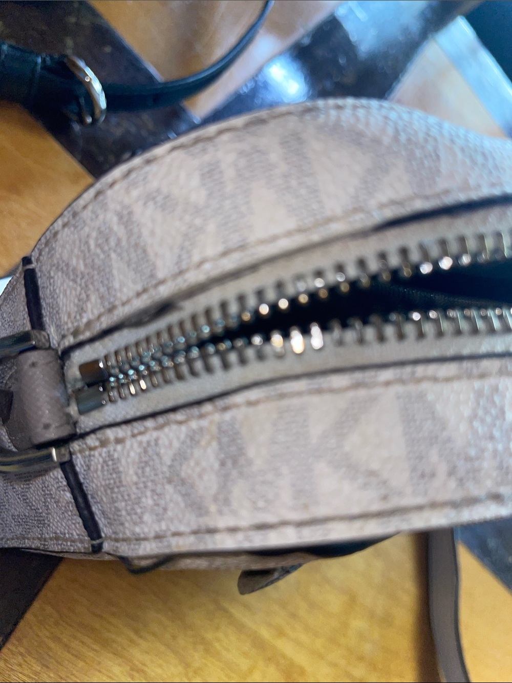 Michael Kors Signature Crossbody in Off-White and Gray - Picture 4 of 7